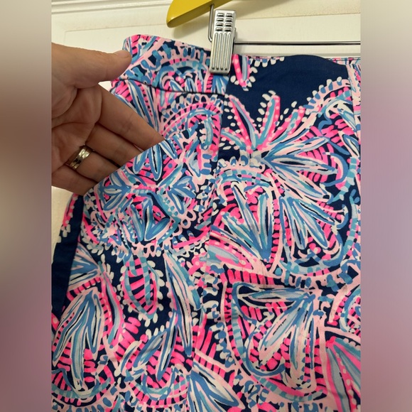 Size 2 Lilly Pulitzer shorts - Picture 4 of 5